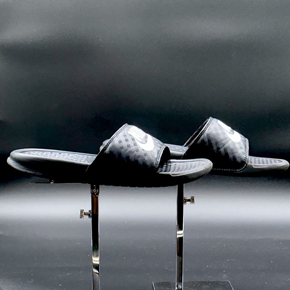 NIKE Benassi Slide Sandal - size 6 Women. Black. Good condition! - Picture 4 of 6